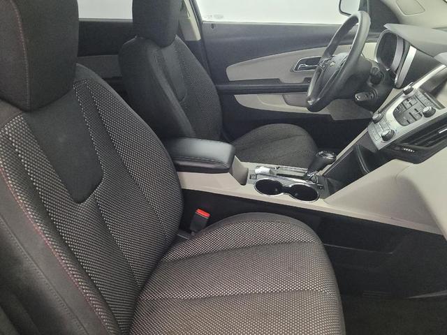 Photo of 2016 Silver Ice Metallic Chevrolet Equinox