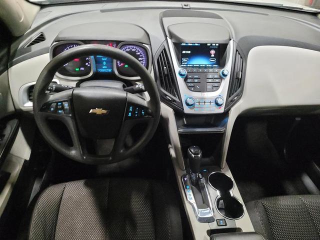 Photo of 2016 Silver Ice Metallic Chevrolet Equinox