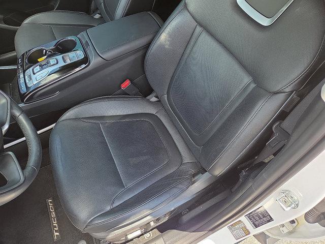 Photo of 2024 White Pearl Hyundai TUCSON
