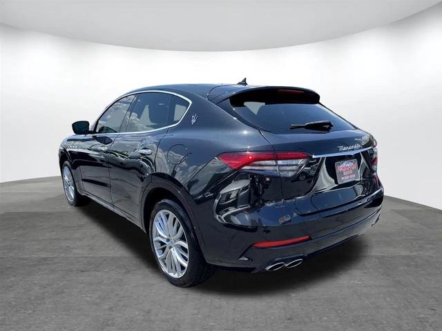 Photo of 2022 Nero Ribelle Metallic Maserati Levante