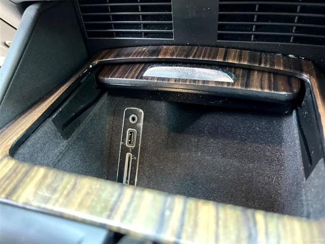 Photo of 2022 Nero Ribelle Metallic Maserati Levante
