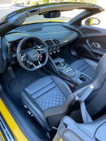 Photo of 2023 Vegas Yellow/Black Roof Audi R8