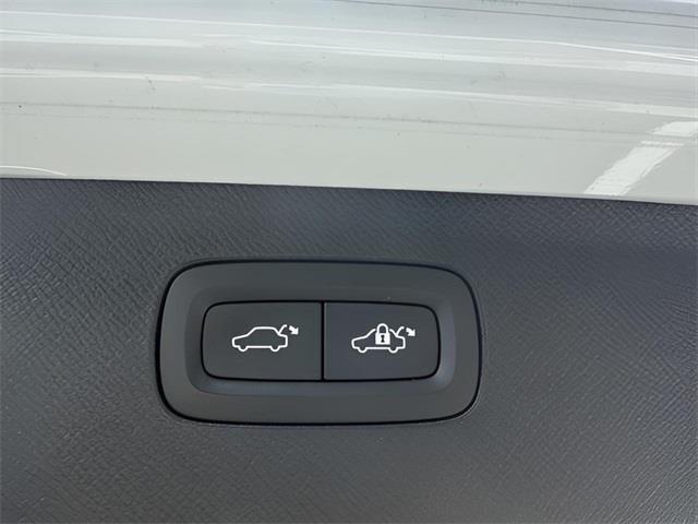 Photo of 2022 Crystal White Volvo XC90 Recharge Plug-In Hybrid