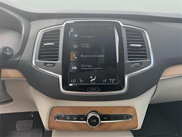 Photo of 2022 Crystal White Volvo XC90 Recharge Plug-In Hybrid