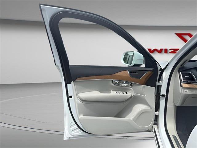 Photo of 2022 Crystal White Volvo XC90 Recharge Plug-In Hybrid