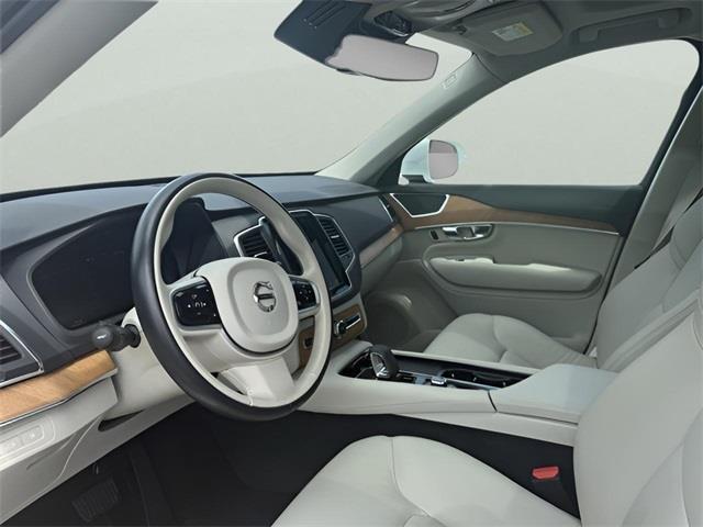 Photo of 2022 Crystal White Volvo XC90 Recharge Plug-In Hybrid