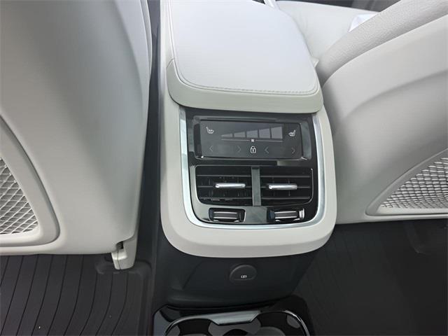 Photo of 2022 Crystal White Volvo XC90 Recharge Plug-In Hybrid
