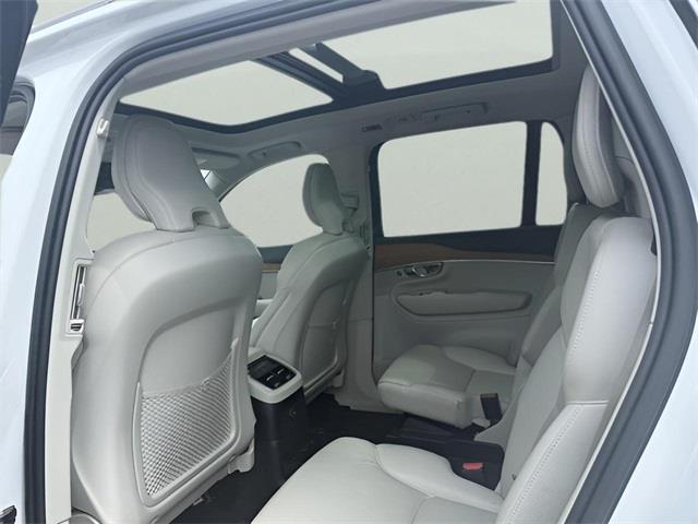 Photo of 2022 Crystal White Volvo XC90 Recharge Plug-In Hybrid