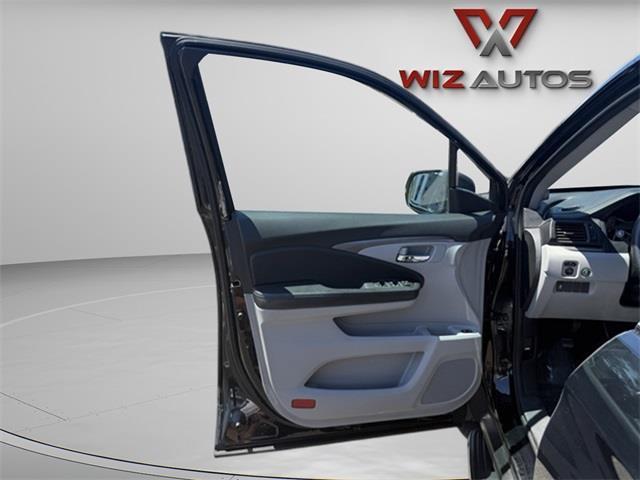 Photo of 2016 Crystal Black Pearl Honda Pilot