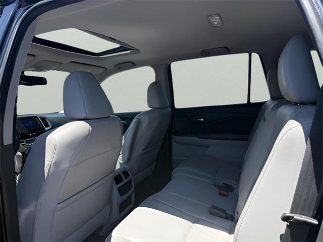 Photo of 2016 Crystal Black Pearl Honda Pilot