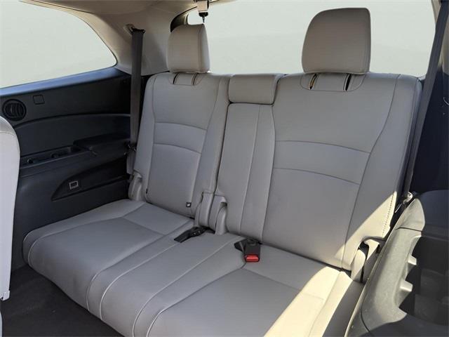 Photo of 2016 Crystal Black Pearl Honda Pilot