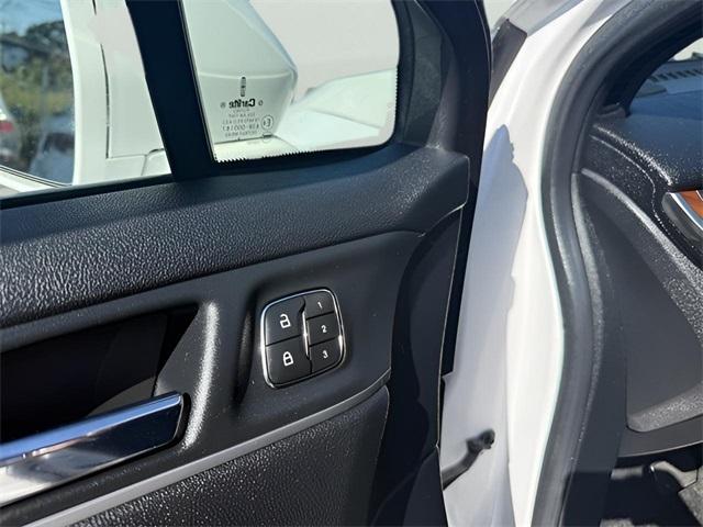 Photo of 2019 White Platinum Lincoln MKC