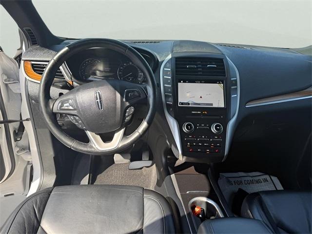 Photo of 2019 White Platinum Lincoln MKC