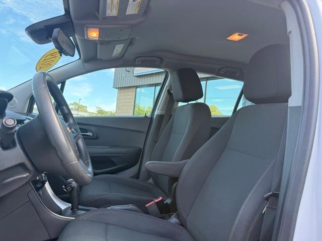 Photo of 2019 Summit White Chevrolet Trax