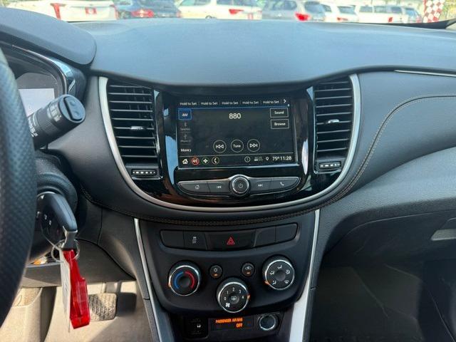 Photo of 2019 Summit White Chevrolet Trax