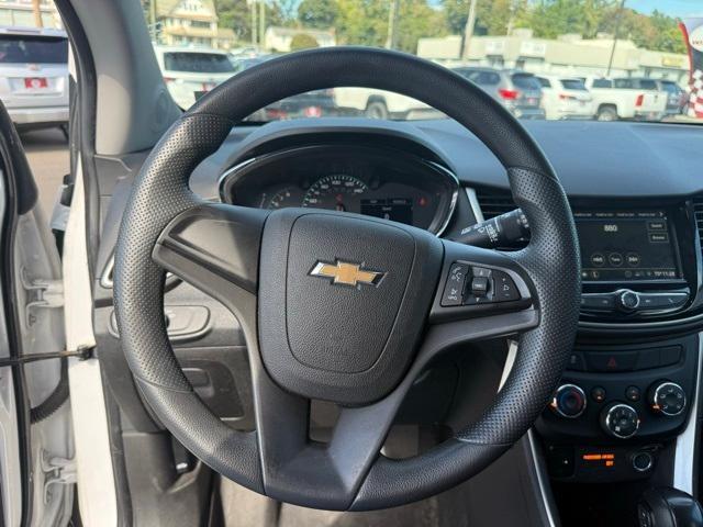Photo of 2019 Summit White Chevrolet Trax