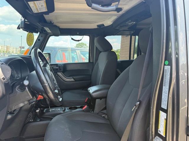 Photo of 2016 Granite Crystal Clearcoat Metallic Jeep Wrangler Unlimited