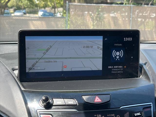 Photo of 2021 White Acura RDX