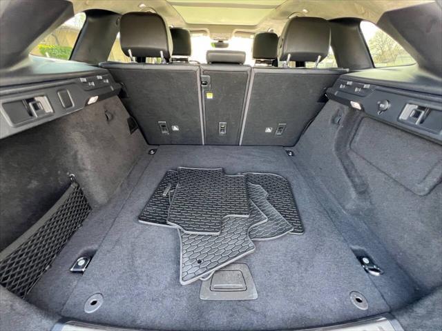 Photo of 2019 Black Jaguar F-PACE