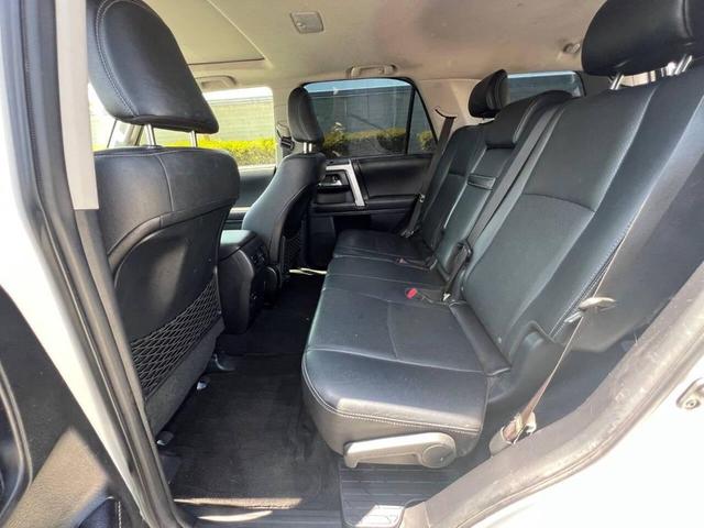 Photo of 2016 White Toyota 4Runner