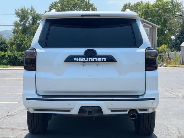 Photo of 2016 White Toyota 4Runner