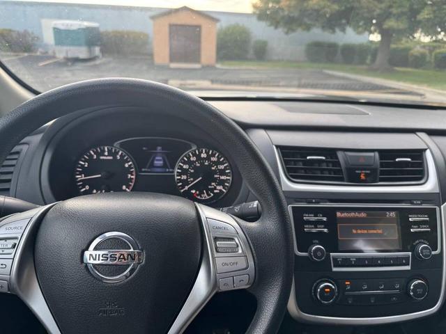Photo of 2016 Black Nissan Altima