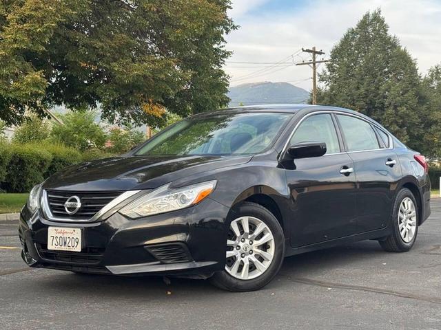 Photo of 2016 Black Nissan Altima