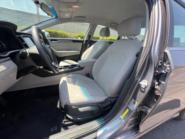 Photo of 2018 Gray Hyundai SONATA