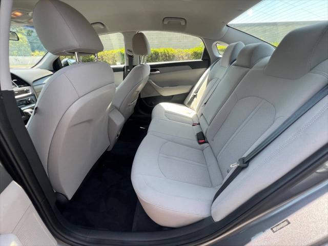 Photo of 2018 Gray Hyundai SONATA