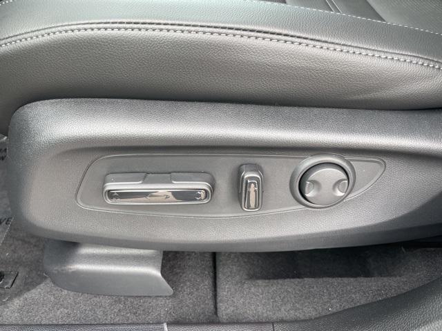 Photo of 2026 Crystal Black Pearl Honda CR-V