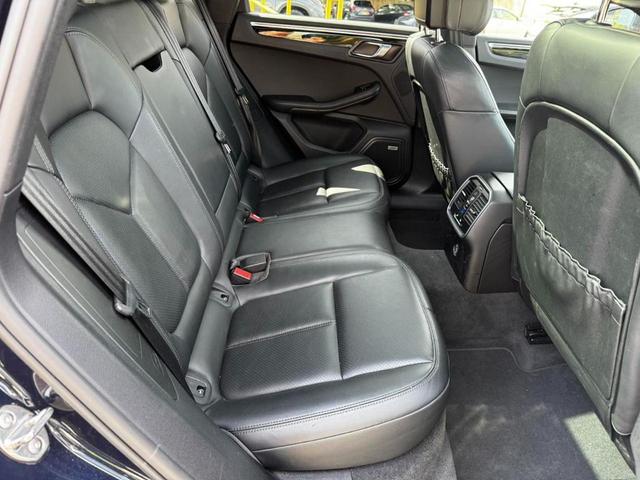 Photo of 2018 Night Blue Metallic Porsche Macan