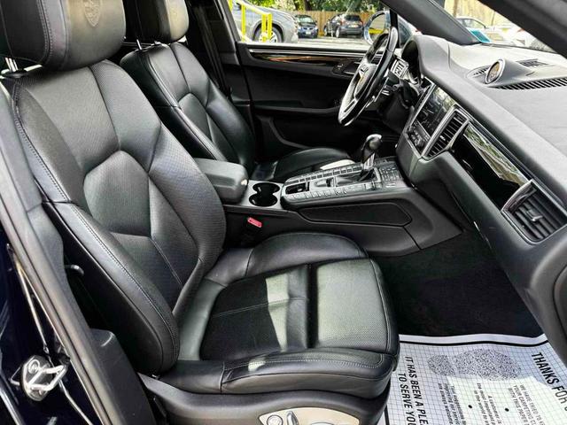 Photo of 2018 Night Blue Metallic Porsche Macan