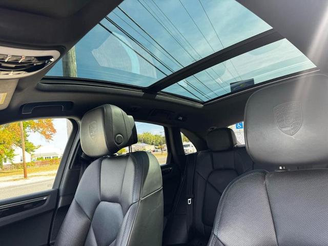 Photo of 2018 Night Blue Metallic Porsche Macan