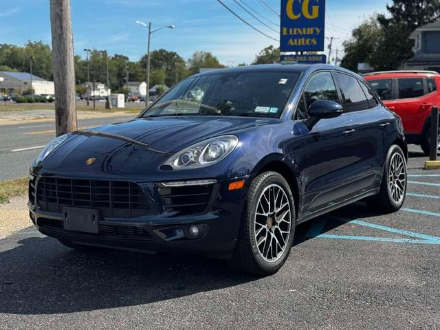 Photo of 2018 Night Blue Metallic Porsche Macan