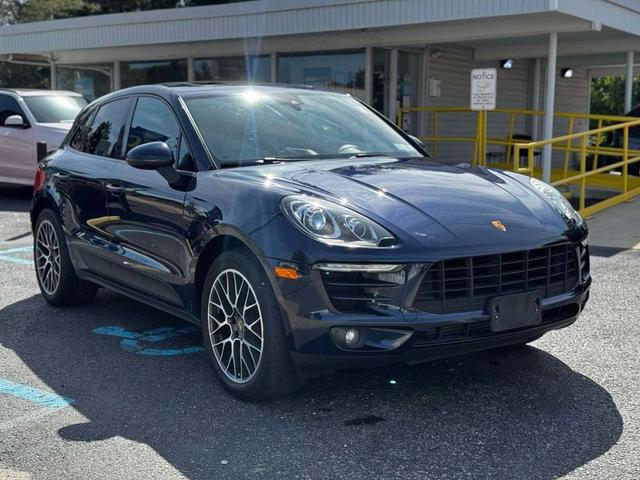 Photo of 2018 Night Blue Metallic Porsche Macan