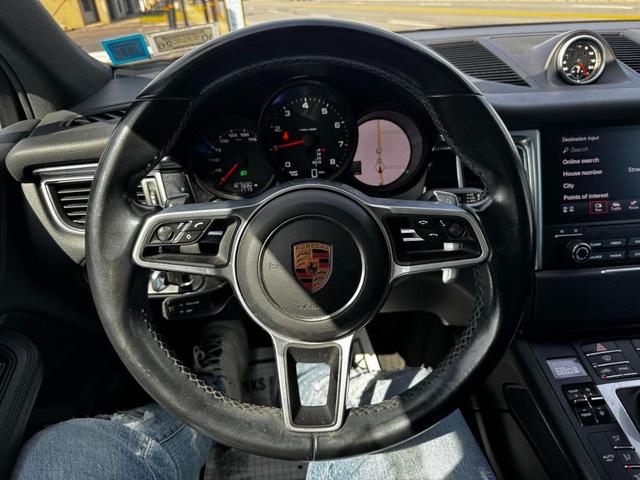 Photo of 2018 Night Blue Metallic Porsche Macan