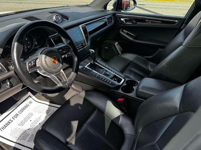 Photo of 2018 Night Blue Metallic Porsche Macan