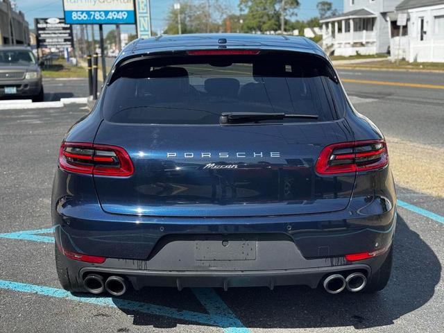 Photo of 2018 Night Blue Metallic Porsche Macan