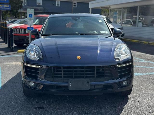 Photo of 2018 Night Blue Metallic Porsche Macan