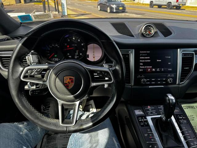 Photo of 2018 Night Blue Metallic Porsche Macan