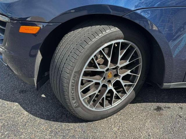 Photo of 2018 Night Blue Metallic Porsche Macan