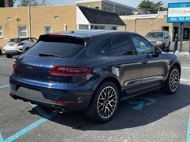 Photo of 2018 Night Blue Metallic Porsche Macan