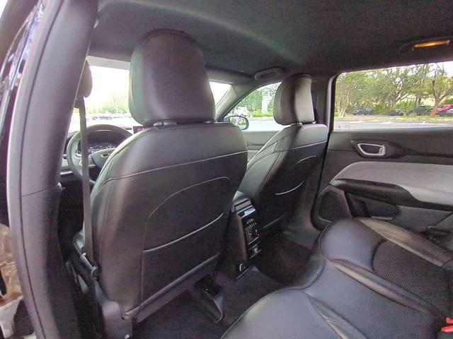 Photo of 2023 Diamond Black Crystal Pearlcoat Jeep Compass