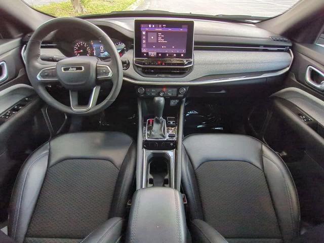 Photo of 2023 Diamond Black Crystal Pearlcoat Jeep Compass