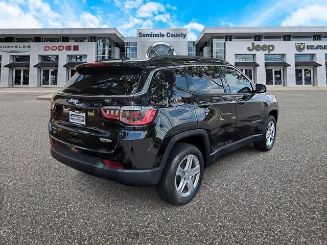 Photo of 2023 Diamond Black Crystal Pearlcoat Jeep Compass