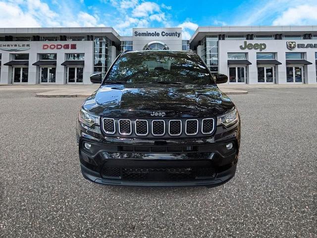 Photo of 2023 Diamond Black Crystal Pearlcoat Jeep Compass