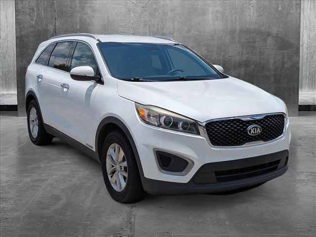 Photo of 2017 Snow White Pearl Kia Sorento