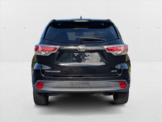 Photo of 2016 Midnight Black Metallic Toyota Highlander