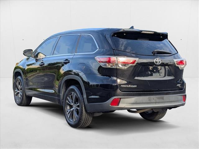 Photo of 2016 Midnight Black Metallic Toyota Highlander