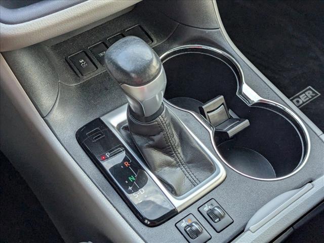 Photo of 2016 Midnight Black Metallic Toyota Highlander